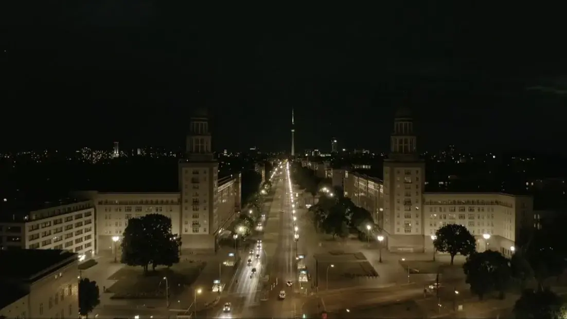 爱是什么文案朋友圈说说（爱情的句子唯美短句）