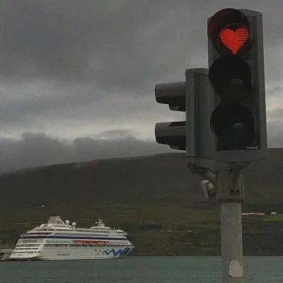 被父母压抑到崩溃文案短句（因家庭心情压抑的说说）