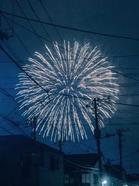 跨年官宣男朋友的文案简短(浪漫的跨年官宣文案短句)