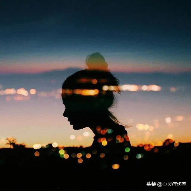 暗示分手的文案朋友圈短句（暗示2个人分道扬镳的话）