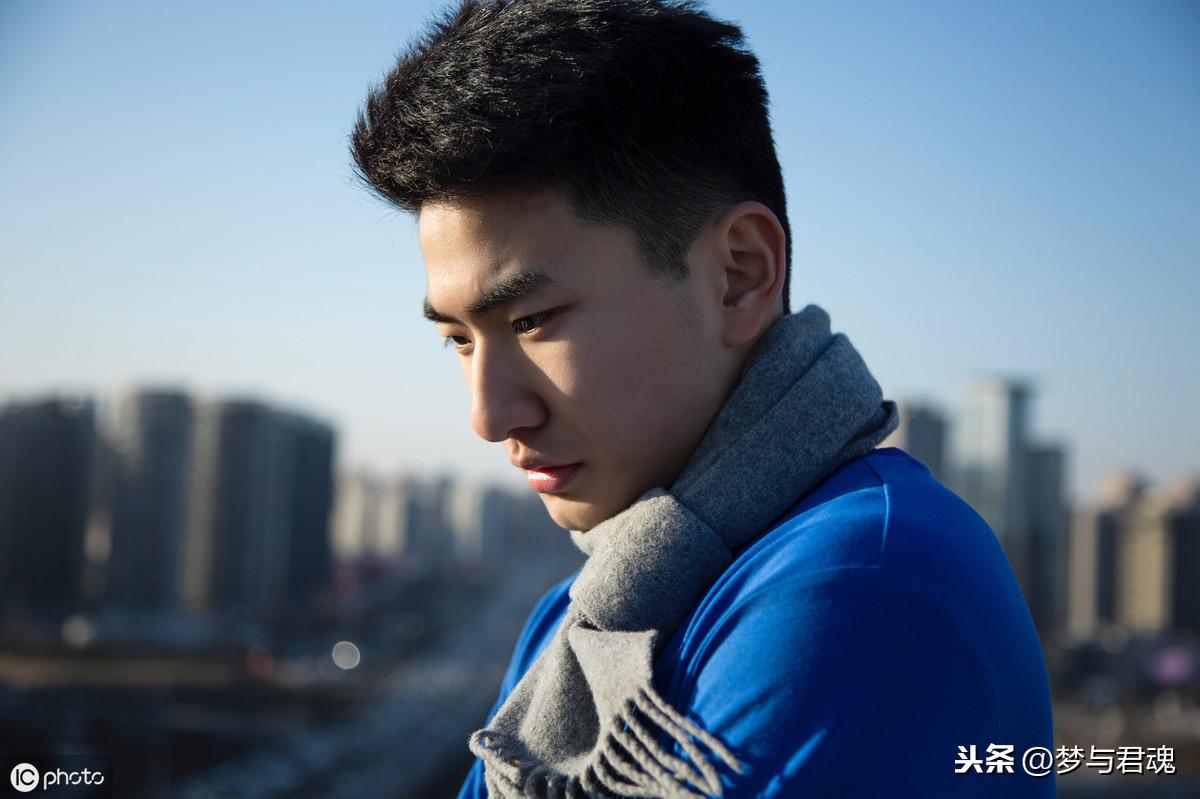 一个人特别伤感扎心的句子（伤感无奈的说说心情文字）