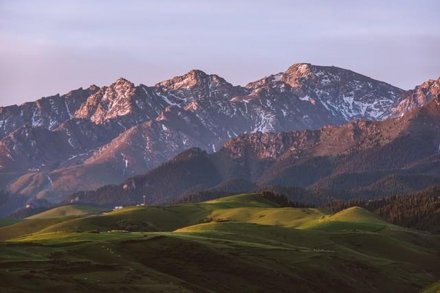 登山文案朋友圈唯美句子（爬山正能量的句子经典）