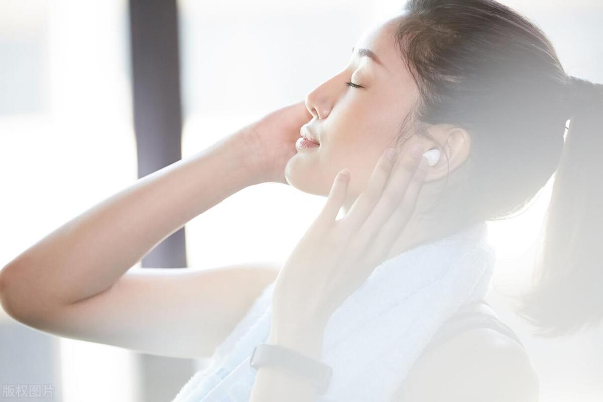 健身文案短句干净治愈句子（健身励志的正能量句子）