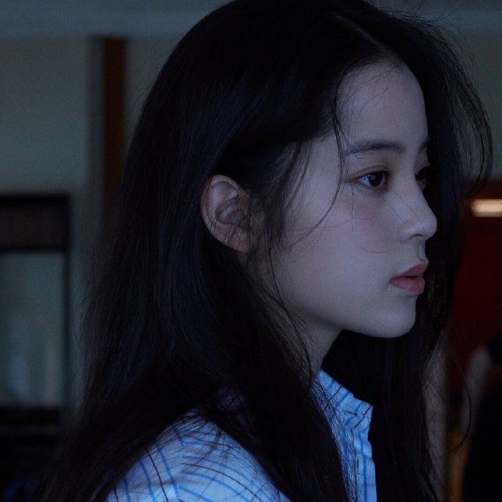 文案短句干净霸气三观正（霸气高冷超拽的文案）