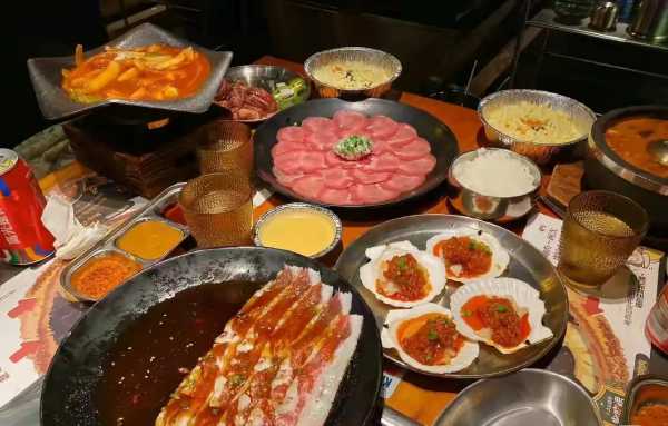 吃火锅发朋友圈说说搞笑（火锅聚餐的简短朋友圈）