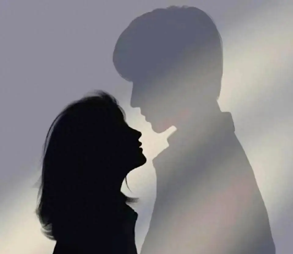 专一深情的文案发朋友圈（深情文案短句干净治愈）