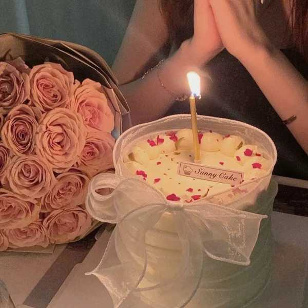 生日快乐的文案发朋友圈（自己过生日文案短句）