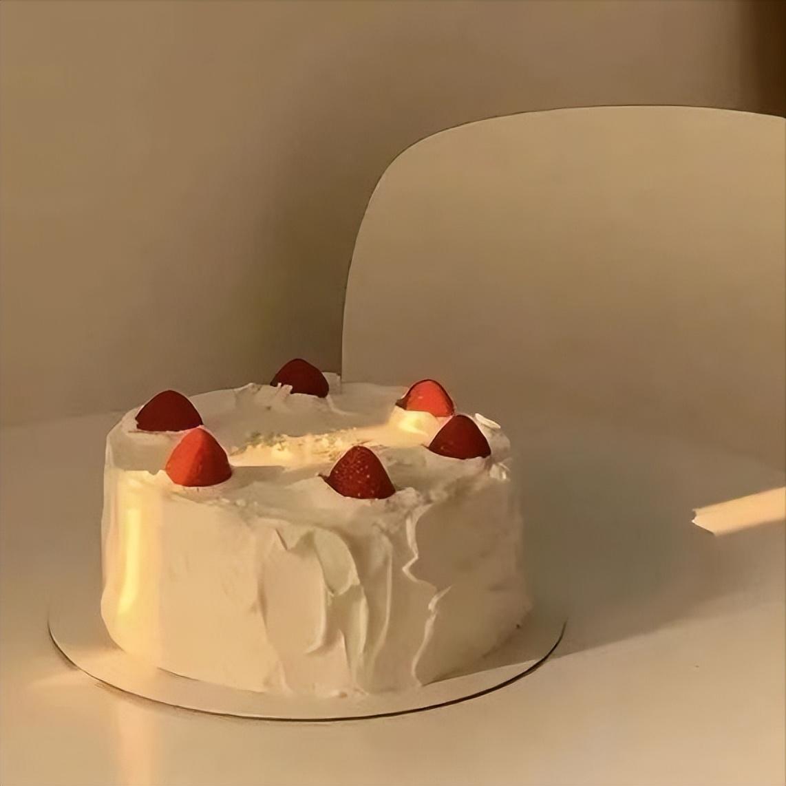 低调幽默的生日文案短句(高级又沙雕的生日祝福语)