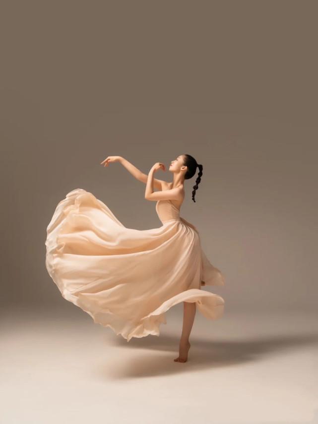 成人舞蹈文案怎么写吸引人（舞蹈生发朋友圈文案）