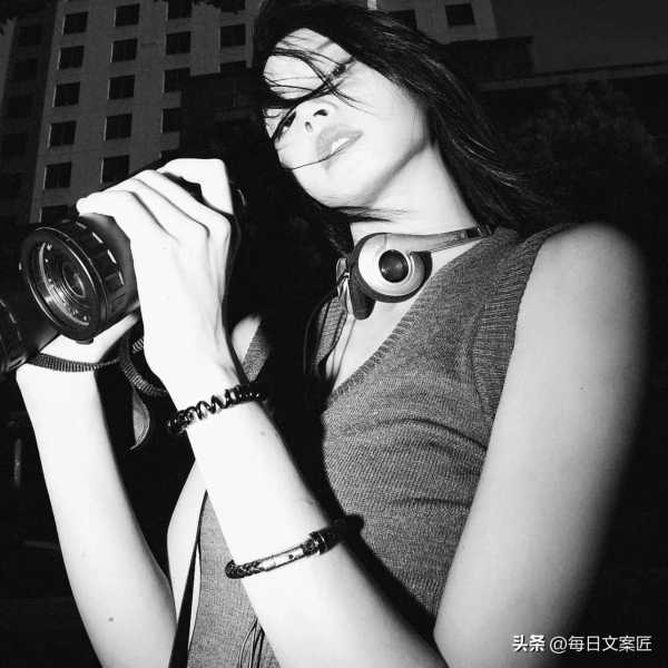 晚上文案朋友圈治愈说说(适合发夜色的唯美句子)