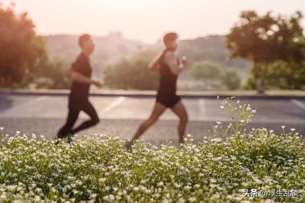健身文案励志发朋友圈（健身打卡心情幽默说说）
