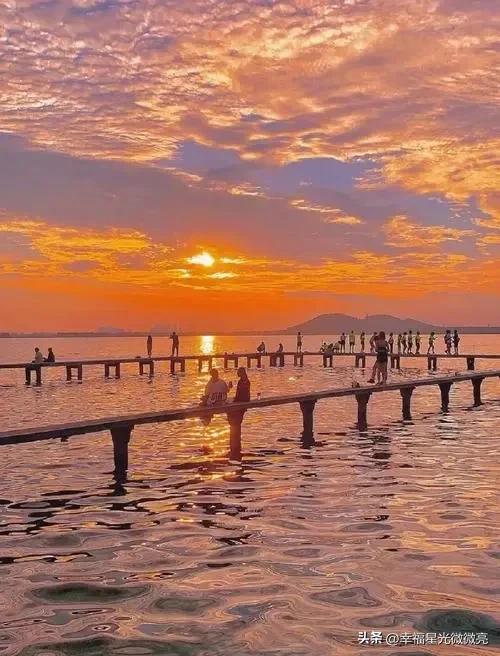 心理文案短句干净治愈发圈（治愈心理文案励志句子）