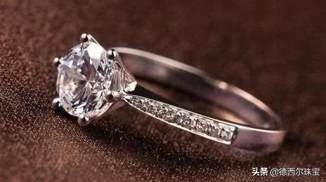 表白求婚文案朋友圈（感人肺腑的求婚告白词）