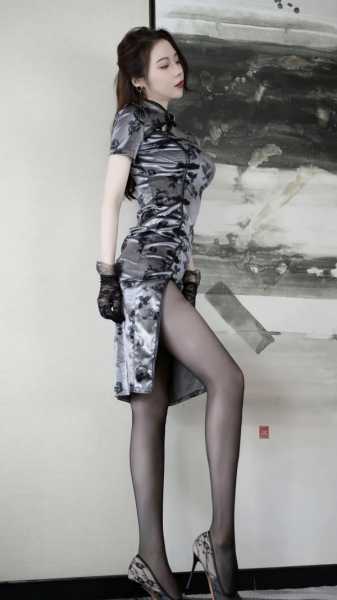 吃饭文案朋友圈的精美句子（跟吃饭有关的简短句子）