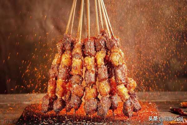 吃烧烤文案朋友圈搞笑（简约的烧烤美食文案）