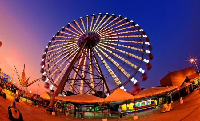 摩天轮文案简短朋友圈爱情（摩天轮寓意美好的句子）