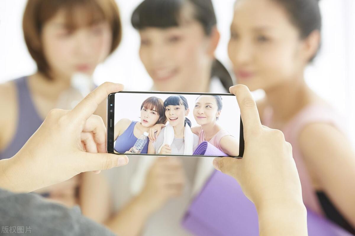 秀一波美照的句子搞笑短句（发美照调皮幽默朋友圈）