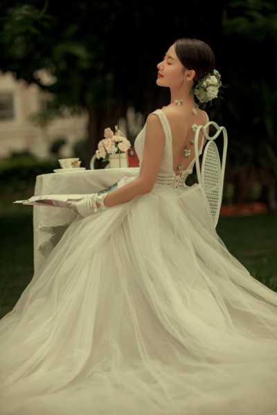 婚纱照文案朋友圈男女生(晒结婚照说说心情短语)