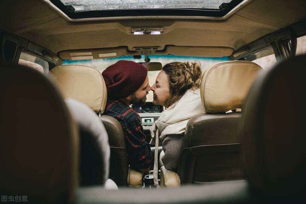 情感文案短句爱情伤感语录（高质量深情文案短句）