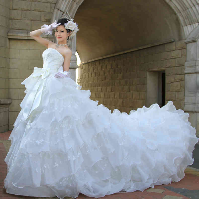 婚纱文案朋友圈高级短句（女孩穿婚纱的心情短语）