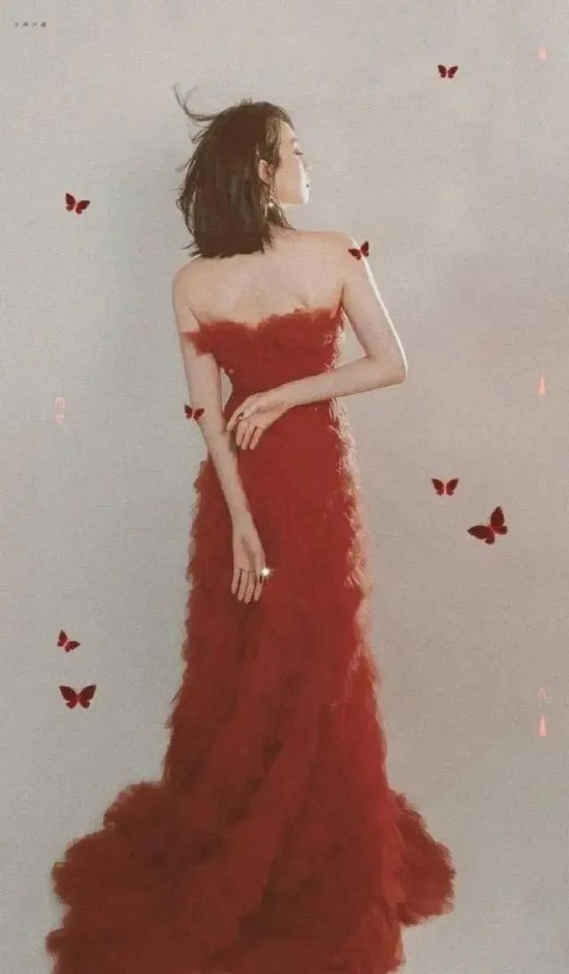 自己背影文案朋友圈说说（个人背影图片唯美文案）