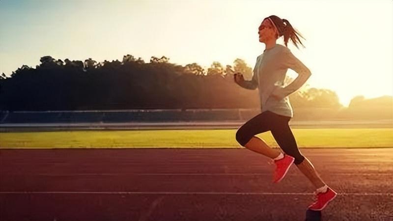 精辟跑步的文案朋友圈（运动与汗水正能量句子）