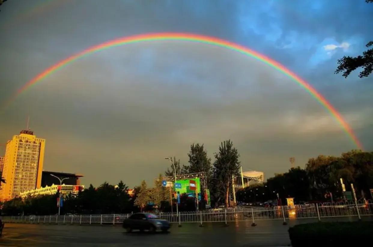 关于彩虹的温暖文案朋友圈（彩虹最有意境的句子）