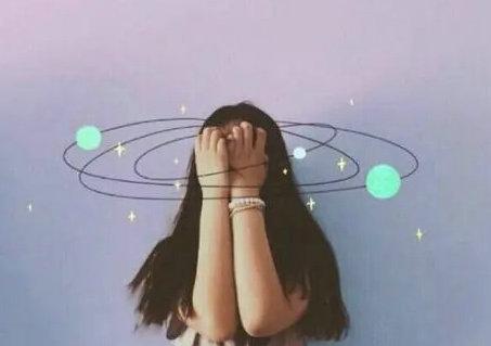 讽刺自己自作多情的句子发圈(自作多情说说心情短语)