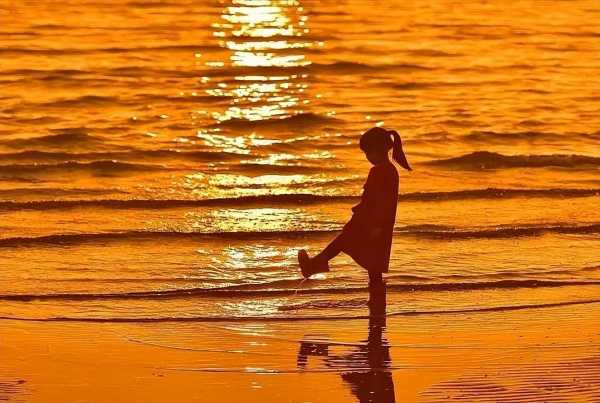 晒娃小短萌句文案发朋友圈（又皮又欠揍的晒娃文案）