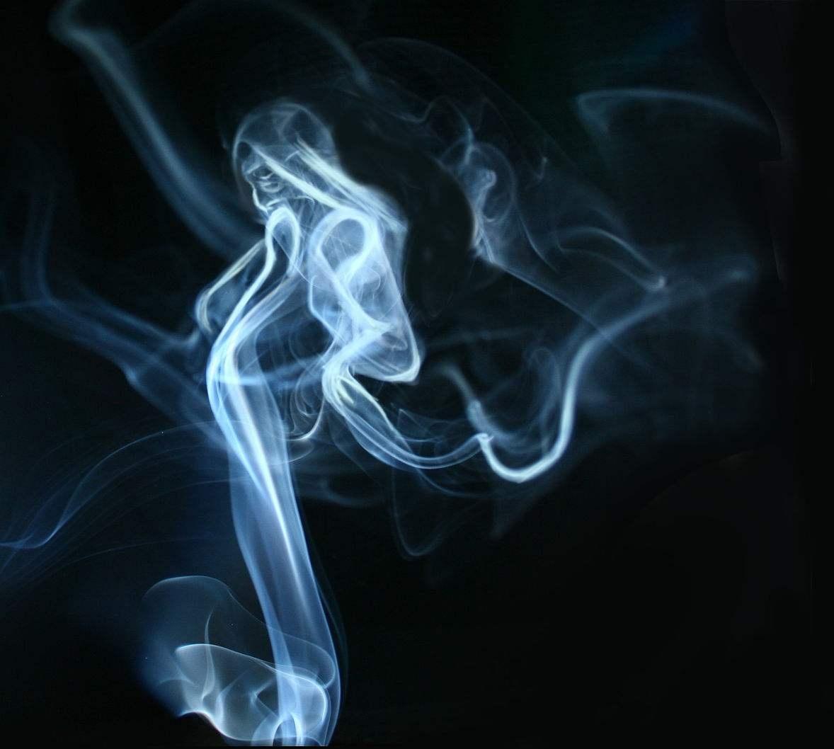 关于烟的文案伤感朋友圈(关于烟的爱情经典语录)