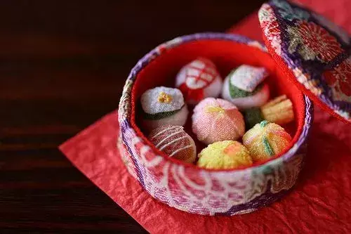 有内涵很有情商的个性签名(女生微信签名简单优雅签名)