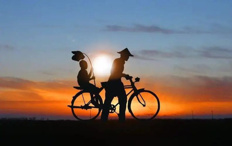 父亲生日文案高级简短（爸爸生日经典祝福语感动）