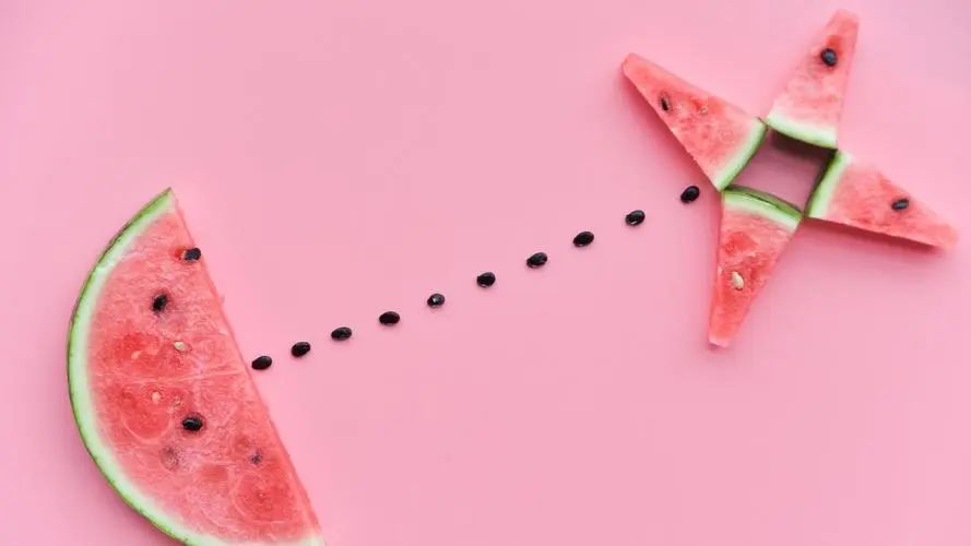 女人吸引人的涨粉文案搞笑（抖音个人简介吸引粉丝）