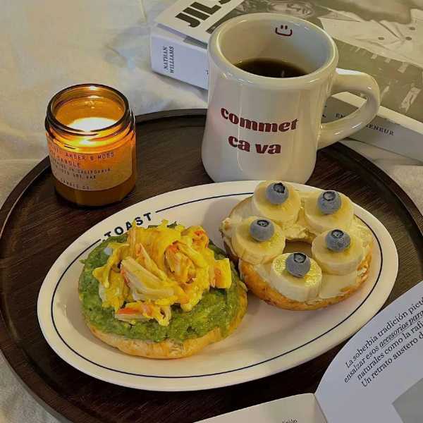 和朋友喝咖啡的文案短句(咖啡续命朋友圈说说心情)