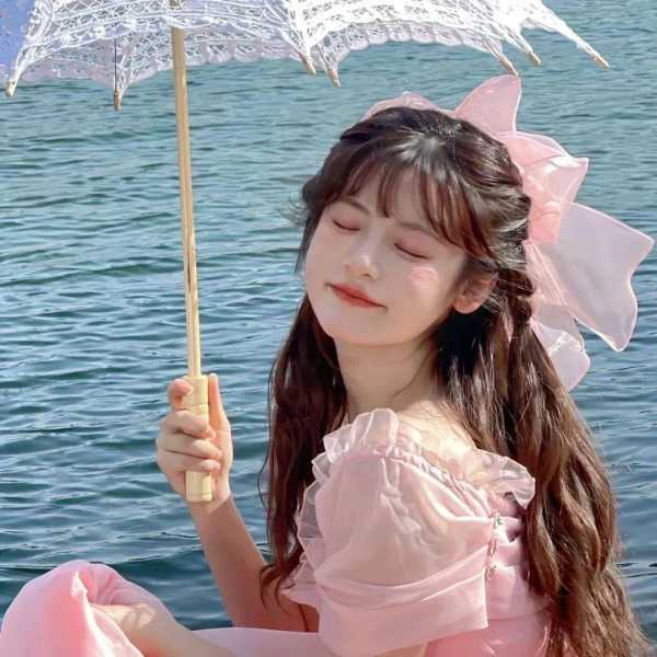 朋友圈照片文案短句干净（自拍文案可甜可盐句子）