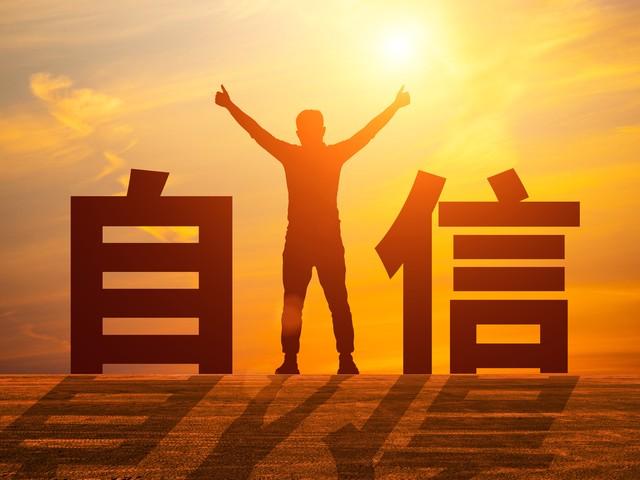 被秒赞的幽默文案发圈走心（自信幽默句子说说心情）