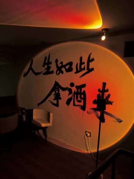 酒吧文案微信朋友圈心情说说（喝酒的情感经典语录）