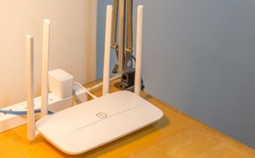 路由器的天线怎么摆放效果最佳（路由器放在哪信号好）