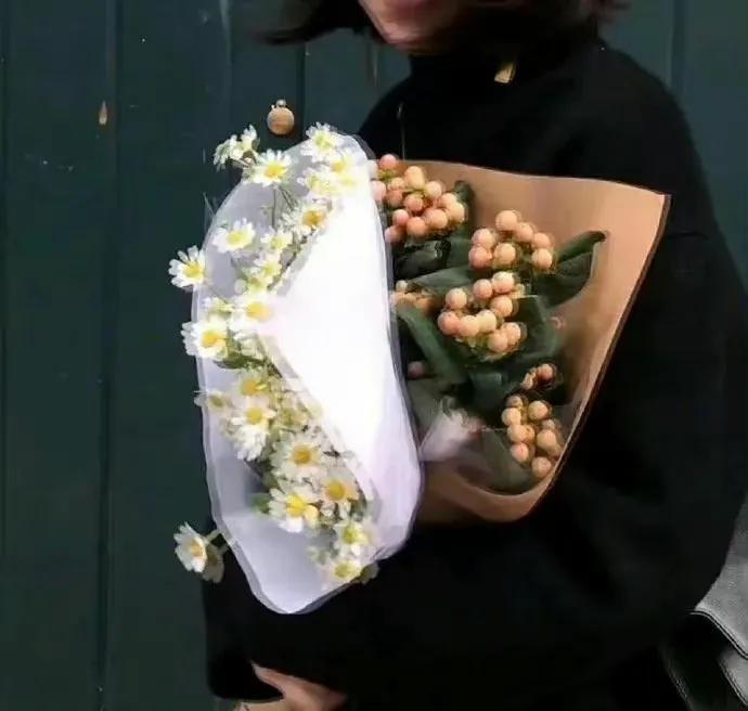 做自己的文案励志句子（一个很普通的我文案短句）